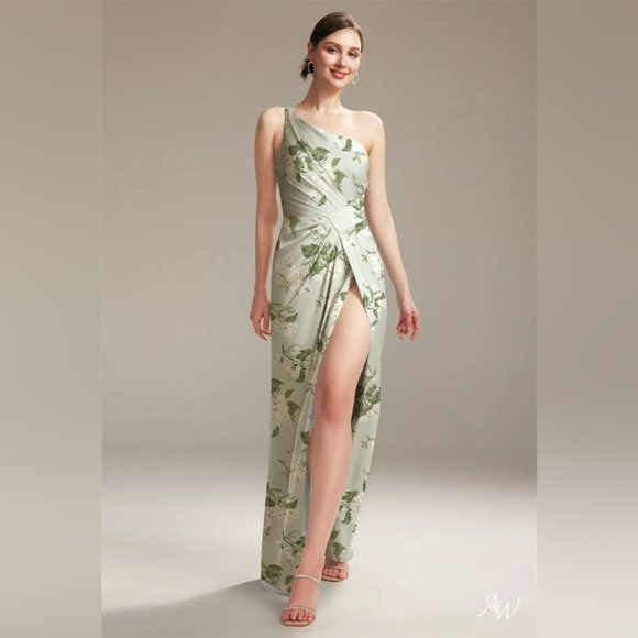 Aw Bridal Dresses & Skirts - AW Bridal ARUM DRESS
Satin Charmeuse Sage Garden Party Size 0